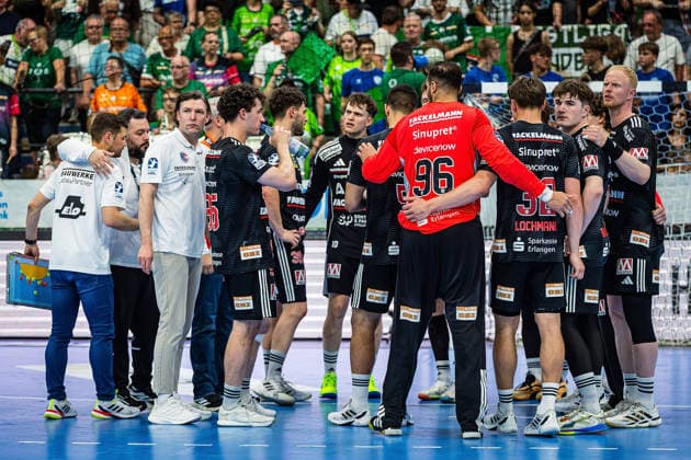 23 05 2026, xovx, Handball Daikin Handball Bundesliga, HSG Wetzlar HC Erlangen Long faces among the players of HC Erlangen after the 26 29 defeat in Wetzlar Wetzlar Buderus Arena Hessen Germany EN