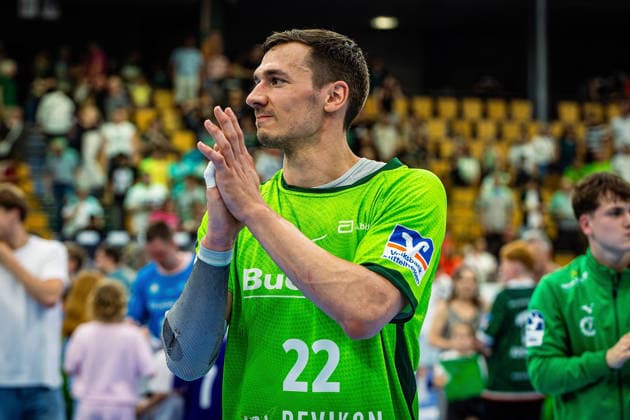 23 05 2026, xovx, Handball Daikin Handball Bundesliga, HSG Wetzlar HC Erlangen The players of HSG Wetzlar celebrate their 29 26 home win over HC Erlangen In front Jona Schoch HSG Wetzlar Wetzlar Buderus Arena Hessen Germany EN