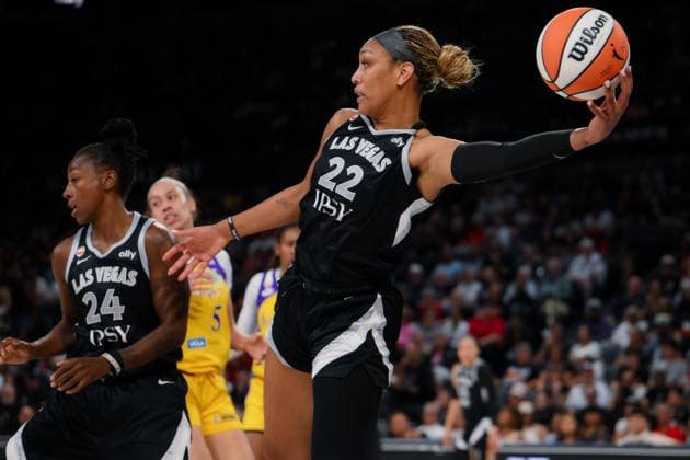 May 23, 2026, Las Vegas, Nevada, USA: A JA WILSON 22 (C) of The Las Vegas Aces competes against the Los Angeles sparks during WNBA, Basketball Damen, USA regular-season game at Michelob ULTRA Arena in Las Vegas. Las Vegas USA - ZUMAo117 20260523_zsp_o117_014 Copyright: xMikaelxOnax