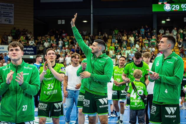 23 05 2026, xovx, Handball Daikin Handball Bundesliga, HSG Wetzlar HC Erlangen The players of HSG Wetzlar celebrate the 29 26 home victory over HC Erlangen Wetzlar Buderus Arena Hessen Germany EN