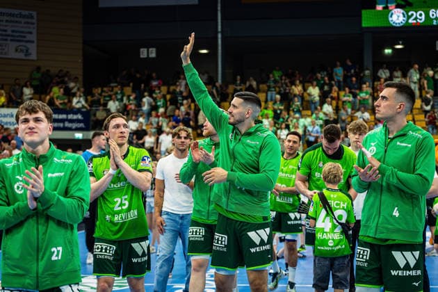 23 05 2026, xovx, Handball Daikin Handball Bundesliga, HSG Wetzlar HC Erlangen The players of HSG Wetzlar celebrate the 29 26 home victory over HC Erlangen Wetzlar Buderus Arena Hessen Germany EN