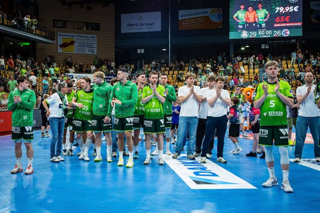 23 05 2026, xovx, Handball Daikin Handball Bundesliga, HSG Wetzlar HC Erlangen The players of HSG Wetzlar celebrate the 29 26 home victory over HC Erlangen Wetzlar Buderus Arena Hessen Germany EN