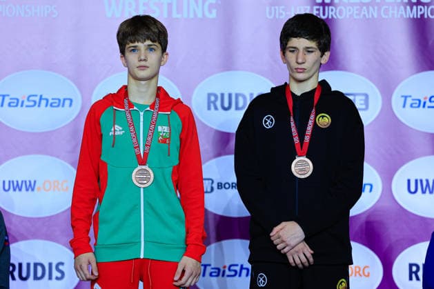 U15 Wrestling European Championships Podium 52kg FS Bronze Petro Ivanovich Karlangach BUL , Giorgi Lobzhanidze GEO Copyright: xKostadinxAndonov xUnitedxWorldxWrestlingx Kostadin Andonov United World Wrestling