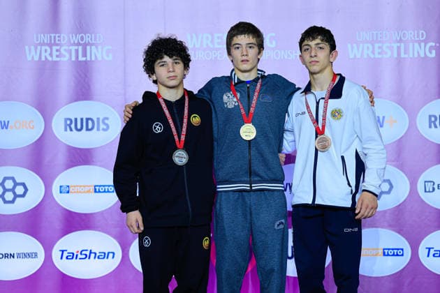 U15 Wrestling European Championships Podium 57kg FS Gold Adam Miziev RUS , Silver Giorgi Grigalashvili GEO , Bronze Atom Yesayan ARM Copyright: xKostadinxAndonov xUnitedxWorldxWrestlingx Kostadin Andonov United World Wrestling