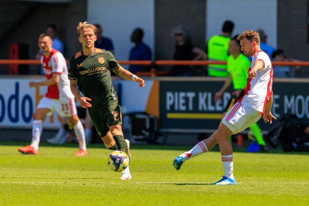2026-05-24 AFC Ajax v FC Utrecht - Dutch Eredivisie Play-Offs VOLENDAM, NETHERLANDS - MAY 24: Angel Alarcon of FC Utrecht, Youri Regeer of Ajax during the Dutch Eredivisie Play-Offs match between AFC Ajax and FC Utrecht at Kras Stadion on May 24, 2026 in Volendam, Netherlands. Volendam Kras Stadion Netherlands Content not available for redistribution in The Netherlands directly or indirectly through any third parties. Copyright: xMarcelxvanxPlateringenx