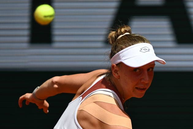 French Open (Roland Garros) - Day 1 PARIS, FRANCE - MAY 24: Sinja Kraus of Austria in action against Belinda Bencic of Switzerland (not seen) during a first-round women’s singles match on the first day of the French Open (Roland Garros) in Paris, France on May 24, 2026. Burak Akbulut Anadolu Paris France. Editorial use only. Please get in touch for any other usage.  Copyright: x2026xAnadoluxBurakxAkbulutx