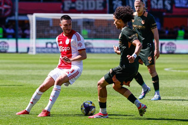 2026-05-24 AFC Ajax v FC Utrecht - Dutch Eredivisie Play-Offs VOLENDAM, NETHERLANDS - MAY 24: Steven Berghuis of AFC Ajax battles for possession with Gjivai Zechiel of FC Utrecht during the Dutch Eredivisie Play-Offs match between AFC Ajax and FC Utrecht at Kras Stadion on May 24, 2026 in Volendam, Netherlands. Volendam Kras Stadion Netherlands Content not available for redistribution in The Netherlands directly or indirectly through any third parties. Copyright: xBenxGalx