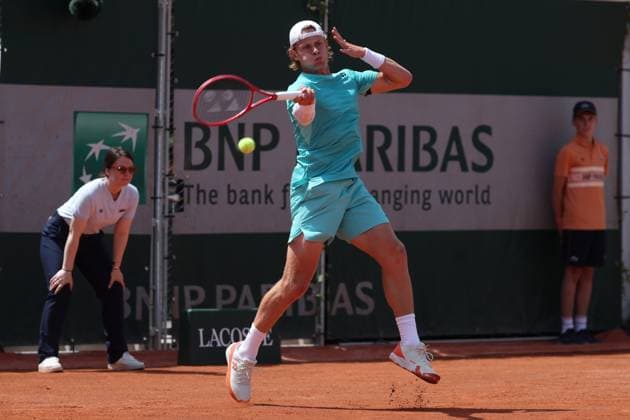 Belgian Zizou Bergs pictured in action during a first round match in the men s singles between Czech Machak and Belgian at the Roland Garros French Open tennis tournament, in Paris, France, Sunday 24 May 2026. This year s tournament takes place from 18 May to 07 June. VIRGINIExLEFOUR  x174911598x