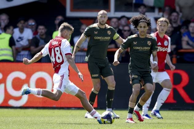 VOLENDAM - (lr) Sean Steur of AFC Ajax shoots at goal, Mike van der Hoorn of FC Utrecht, Gjivai Zechiel of FC Utrecht and Kasper Dolberg of AFC Ajax during the Conference League play-off final match between AFC Ajax and FC Utrecht at the Kras Stadium on 24 May 2026 in Volendam, the Netherlands. SONNY LENSEN ANP Play-offs Conference League - FINAL 2025-2026 xVIxANPxSportx xxANPxIVx 559229892 originalFilename: 559229892.jpg