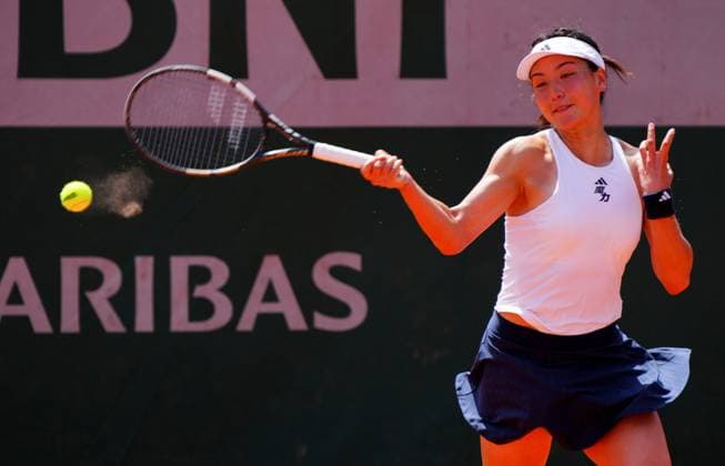Xinyu Wang in first round action French Open Tennis, Day One, Tennis, Roland Garros, Paris, France - 24 May 2026Paris Roland Garros France EDITORIAL USE ONLY No use with unauthorised audio, video, data, fixture lists, club league logos or live services. Online in-match use limited to 120 images, no video emulation. No use in betting, games or single club league player publications. Copyright: xJavierxGarcia Shutterstockx 16889883q