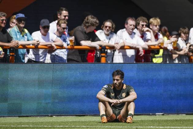 VOLENDAM - Souffian El Karouani of FC Utrecht injured on the ground during the Conference League play-off final match between AFC Ajax and FC Utrecht at the Kras Stadium on 24 May 2026 in Volendam, the Netherlands. MAURICE VAN STEEN ANP Play-offs Conference League - FINAL 2025-2026 xVIxANPxSportx xxANPxIVx 559230860 originalFilename: 559230860.jpg