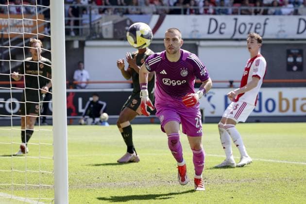 VOLENDAM - AFC Ajax goalkeeper Maarten Paes during the Conference League play-off final match between AFC Ajax and FC Utrecht at the Kras Stadium on May 24, 2026 in Volendam, the Netherlands. SONNY LENSEN ANP Play-offs Conference League - FINAL 2025-2026 xVIxANPxSportx xxANPxIVx 559231182 originalFilename: 559231182.jpg