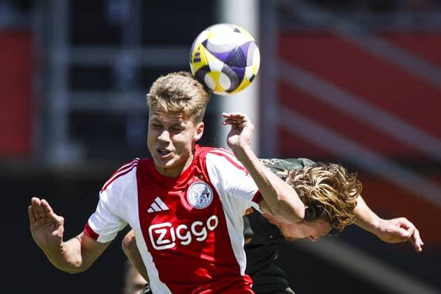VOLENDAM - (lr) Sean Steur of AFC Ajax and Dani de Wit of FC Utrecht during the Conference League play-off final match between AFC Ajax and FC Utrecht at the Kras Stadium on 24 May 2026 in Volendam, the Netherlands. MAURICE VAN STEEN ANP Play-offs Conference League - FINAL 2025-2026 xVIxANPxSportx xxANPxIVx 559231980 originalFilename: 559231980.jpg