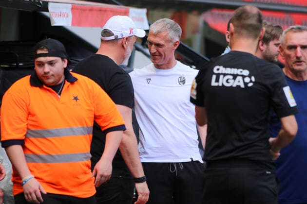 24 05 2026 Soccer Men 2025 2026 Chance League Championship Round 5 Matchday SK Slavia Prague FC Viktoria Pilsen Fortuna Arena Prague Martin Hysky Pilsen, coach in conversation with Jindrich Trpisovsky Prague, coach before the match Prague Prague Germany