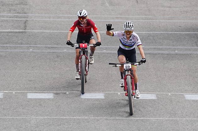 World Cup cross country mountain elite women s race, Vysocina Arena, Nove Mesto na Morave, May 24, 2026. Sina Frei from Switzerland, left, and Jenny Rissveds from Sweden. (CTKxPhoto JaroslavxSvoboda) CTKPhotoP2026052403334  CTKPhotoP2026052403334