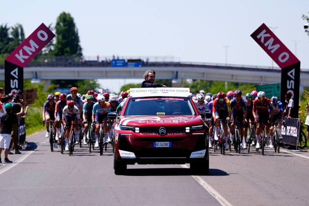 KM O with Urbano Cairo during Stage 15 of the Giro d™Italia, from Voghera to Milano, Italy, Sunday, May 24, 2026.  Copyright: xx