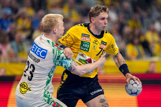 v li Magnus Saugstrup SCM, 23 , Edwin Aspenbäck RNL, 78 , duel, duel, tackle, tackling, dynamics, action, action, 24 05 2026, Mannheim Germany , Handball, Bundesliga, Rhein Neckar Löwen SC Magdeburg xozx