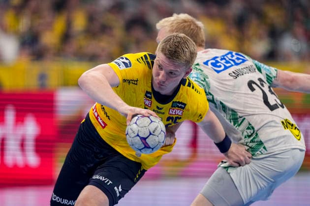 v li Haukur Thrastarson RNL, 25 , Magnus Saugstrup SCM, 23 , duel, duel, tackle, tackling, dynamics, action, action, 24 05 2026, Mannheim Germany , Handball, Bundesliga, Rhein Neckar Löwen SC Magdeburg xozx