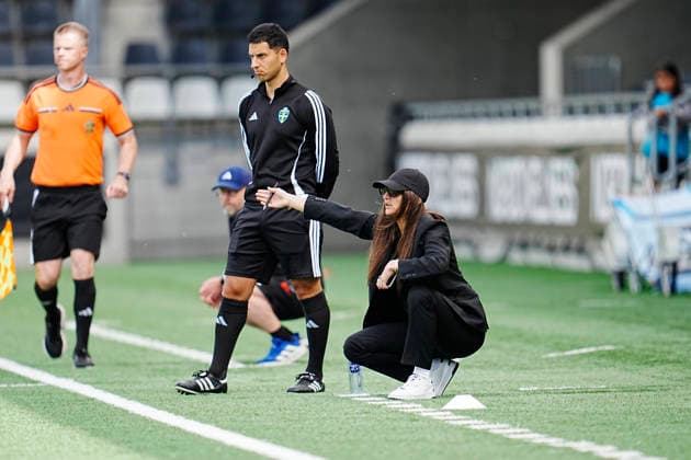 GÖTEBORG, SWEDEN 20260524 Häckens coach Elena Sadiku during Sundays football match in the womens Swedish league between BK Häcken FF and IFK Norrköping FK at Nordic Wellness arena GÖTEBORG SWEDEN x9200x Copyright: xBjörnxLarssonxRosvall TTx DAMALLSVENSKAN HÄCKEN-NORRKÖPING