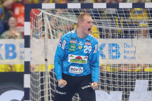 24 05 2026, xtgx, Handball, Daikin HBL, Rhein Neckar Löwen SC Magdeburg v l David Spaeth Rhein Neckar Loewen, 29 cheers over held ball, defended, held, Torhueter Mannheim