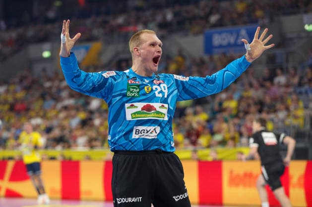 24 05 2026, xgox, Handball Daikin HBL Rhein Neckar Löwen SC Magdeburg emspor, v l David Spaeth Rhein Neckar Loewen, 29 cheers over held ball, defended, held, Torhueter Mannheim