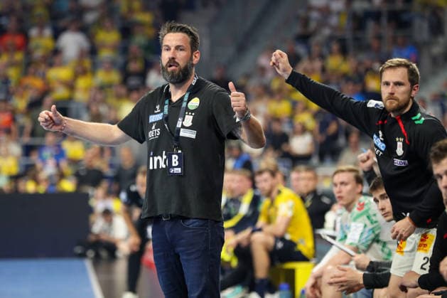 24 05 2026, xgox, Handball Daikin HBL Rhein Neckar Löwen SC Magdeburg emspor, f l Bennet Wiegert Magdeburg, coach and Albin Lagergren Magdeburg, 21 cheers, goal celebration, celebrate the goal, celebration Mannheim