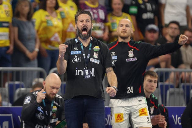 24 05 2026, xtgx, Handball, Daikin HBL, Rhein Neckar Löwen SC Magdeburg v l Bennet Wiegert Magdeburg, Trainer Jubel, Torjubel, jubelt ueber das Tor, celebrate the goal, celebration Mannheim