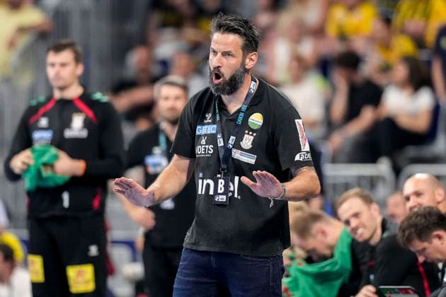 Bennet Wiegert coach, head coach, SCM , gives instructions, gestures, gesturing with arms, single picture, single photo, action, action, 24 05 2026, Mannheim Germany , Handball, Bundesliga, Rhein Neckar Löwen SC Magdeburg xozx