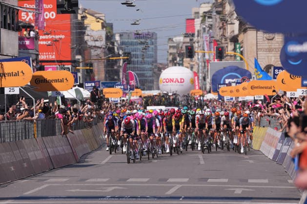 The pack rides in Milan during Stage 15 of the Giro d™Italia, from Voghera to Milano, Italy, Sunday, May 24, 2026.  Copyright: xGianxMattiaxD™Alberto LaPressex
