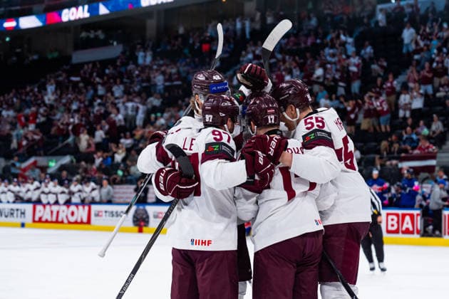 ZURICH, SWITZERLAND - MAY 24: Martins Dzierkals (Latvia, 17) and team during their 1:0 goal celebration during the Preliminary Round - Group A Match 43 between Great Britain and Latvia at the IIHF Ice hockey, Eishockey World Championship, WM, Weltmeisterschaft 2026, Swiss Life Arena on May 24, 2026 in Zurich, Switzerland. Zurich Switzerland Copyright: xTimoxSteinx
