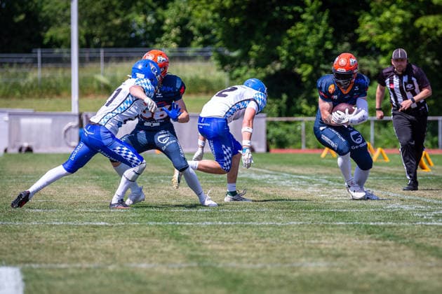 Tim Müller (ifm Razorbacks Ravensburg, 87 Wide Receiver) catches the ball ifm Razorbacks Ravensburg vs Allgäu Comets, American Football, German Football League, Week 3, 2026, 24.05.2026, Weingarten TeleData Stadion am Lindenhof Baden Württemberg Germany Copyright: xFootxBowl SebastianxJustx