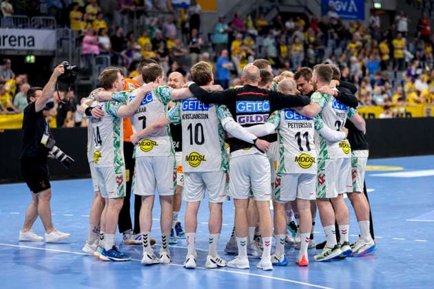 Players of SC Magdeburg, cheering after the final whistle, joy about the victory, winner, winner, cheers, cheering, cheerful, positive, happy, happy, optimistic, highlight, action, action, dancing in a circle, team circle, team circle, 24 05 2026, Mannheim Germany , Handball, Bundesliga, Rhein Neckar Löwen SC Magdeburg xozx
