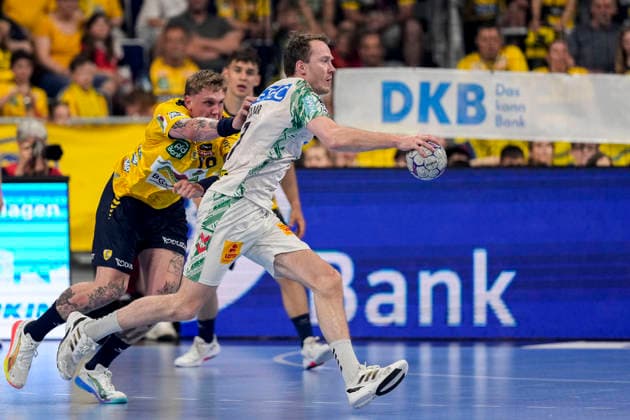 from left Edwin Aspenbäck RNL, 78 , Felix Claar SCM, 7 , duel, duel, tackle, tackling, dynamics, action, action, 24 05 2026, Mannheim Germany , Handball, Bundesliga, Rhein Neckar Löwen SC Magdeburg xozx