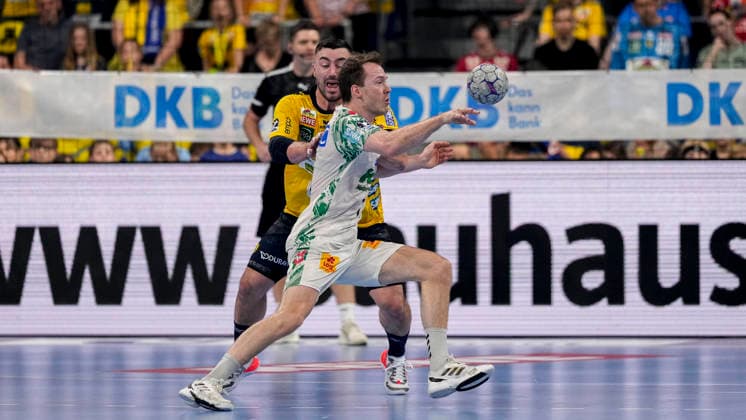 v li Jannik Kohlbacher RNL, 80 , Felix Claar SCM, 7 , duel, duel, tackle, tackling, dynamics, action, action, 24 05 2026, Mannheim Germany , Handball, Bundesliga, Rhein Neckar Löwen SC Magdeburg xozx