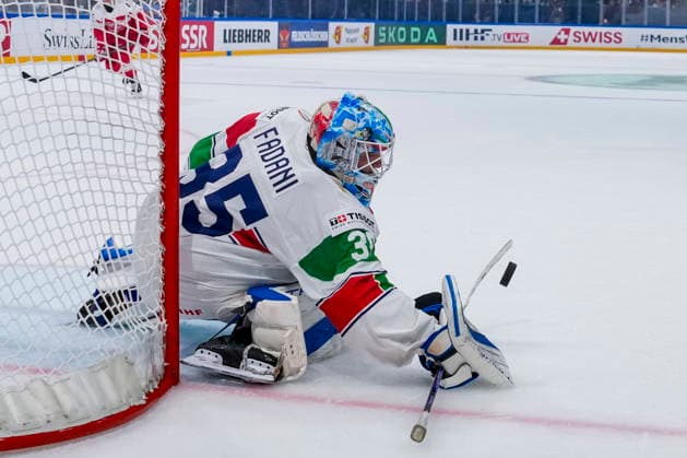 FRIBOURG, SWITZERLAND MAY 24 goalkeeper Davide Fadani of Italy saves during the 2026 IIHF Ice Hockey World Championship Switzerland game between Denmark and Italy at BCF Arena on May 24, 2026 in Fribourg, Fribourg Fribourg BCF Arena Fribourg Switzerland Copyright: xJustPictures.ch JarixPestelaccix jp-en-EuSpIm-JP6_JAR_Denmark_Italy_24May2026_00027