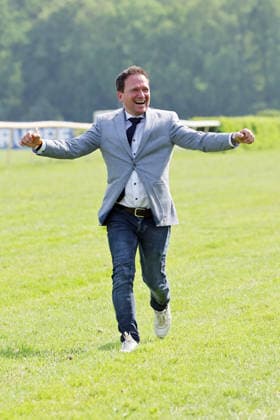 24 05 2026, Hoppegarten, Brandenburg, GER Trainer Andreas Suborics cheers after Gua Lipas victory in the Diana Trial Galopprennbahn Hoppegarten 260524D712HOPPEGARTEN JPG