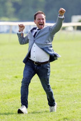 24 05 2026, Hoppegarten, Brandenburg, GER Trainer Andreas Suborics cheers after Gua Lipas victory in the Diana Trial Galopprennbahn Hoppegarten 260524D712HOPPEGARTEN JPG