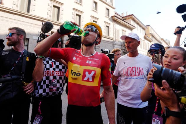 Norway™s Fredrik Dversnes Lavik of Uno-X MobilityNorway™s Fredrik Dversnes Lavik of Uno-X Mobility winner stage during Stage 15 of the Giro d™Italia, from Voghera to Milano, Italy, Sunday, May 24, 2026.  Copyright: xFabioxFerrarix xLaPressex
