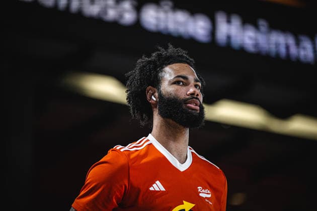 1 Basketball Bundesliga, easyCredit BBL, Season 2025 2026, Men, Playoffs, Quarterfinals, Game 4, 24 05 2026, RASTA Vechta ALBA Berlin Tevin Brown 10 RASTA Vechta before the game Vechta RASTA Dome Lower Saxony Germany