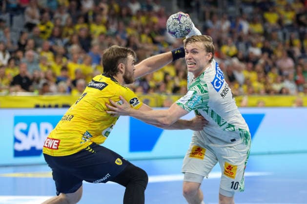 24 05 2026, xgox, handball Daikin HBL Rhein Neckar Löwen SC Magdeburg emspor, v l Steven Plucnar Jacobsen Rhein Neckar Loewen, 9 , Philipp Weber Magdeburg, 20 duel, duel, fight, tackle Mannheim