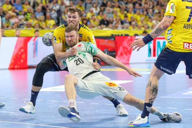 24 05 2026, xgox, Handball Daikin HBL Rhein Neckar Löwen SC Magdeburg emspor, v l Steven Plucnar Jacobsen Rhein Neckar Loewen, 9 , Philipp Weber Magdeburg, 20 , Edwin Aspenbaeck Rhein Neckar Loewen, 78 duel, duel, fight, tackle Mannheim