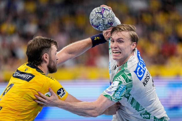 from left Steven Plucnar Jacobsen RNL, 9 , Gisli Thorgeir Kristjansson SCM, 10 , duel, duel scene, duel, tackle, tackling, dynamics, action, action, 24 05 2026, Mannheim Germany , Handball, Bundesliga, Rhein Neckar Löwen SC Magdeburg xozx