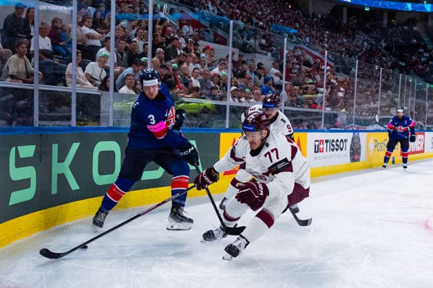 ZURICH, SWITZERLAND - MAY 24: Liam Steele (Great Britain, 3) in the battle for the puck with Kristaps Zile (Latvia, 77) and Renars Krastenbergs (Latvia, 9) during the Preliminary Round - Group A Match 43 between Great Britain and Latvia at the IIHF Ice hockey, Eishockey World Championship, WM, Weltmeisterschaft 2026, Swiss Life Arena on May 24, 2026 in Zurich, Switzerland. Zurich Switzerland Copyright: xTimoxSteinx