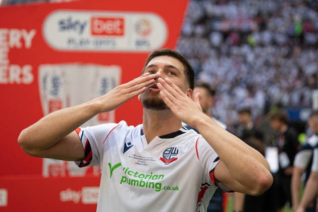 Xavier Simons blowing kisses to the fans after, Bolton Wanderers vs Stockport County at Wembley Stadium in London, United Kingdom (Photo by Elliot Legg Sports Press Photo) Copyright: xElliotxLegg SportsxPressxPhotox Sportspressphoto_154009