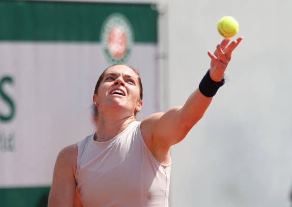 May 24, 2026, Paris, Ile De France, Francja: CATY MCNALLY of USA during the match against A.Tomljanovic of Australia in the first round of tennis tournament Roland Garros, Paris, France. McNally won 3:6, 7:6 (7-5), 6:3 Paris Francja - ZUMAc278 20260524_zsp_c278_032 Copyright: xMarcinxCholewinskix