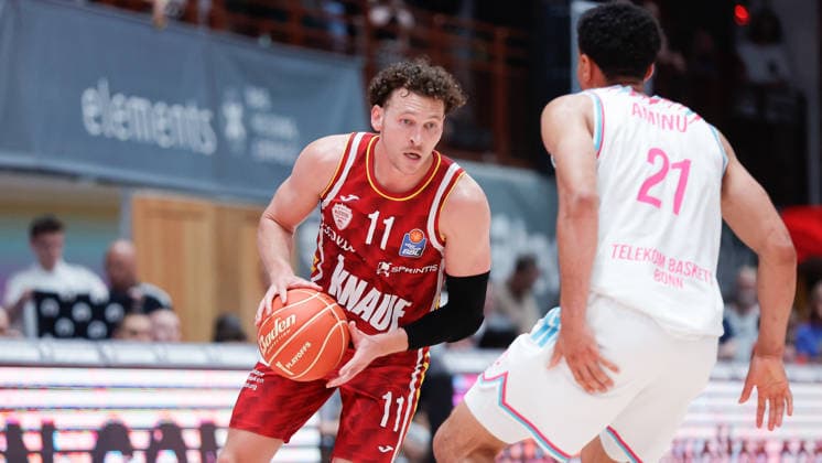 In the picture from left Brae Ivey Wuerzburg Baskets, 11 on the ball against Joel Aminu Telekom Baskets Bonn, 21 24 05 2026, Basketball, Fitness First Wuerzburg Baskets vs Telekom Baskets Bonn, easyCredit BBL Playoffs, 4 Quarterfinals, Germany, 97072, tectake Arena Wuerzburg, Copyright: HMBxMedia xJulienxBecker