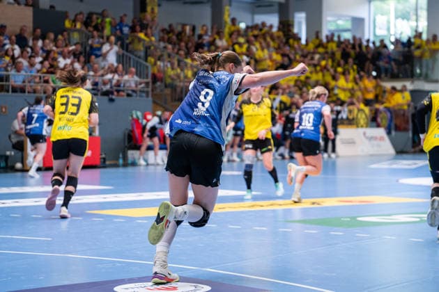 HSG Blomberg Lippe GER vs Borussia Dortmund GER Handball, 1 Handball Bundesliga Women, Final, Game 2, 24 5 2026, Season 2025 2026, Blomberg Nieke Kuehne HSG Blomberg Lippe, 09 cheers after a goal Blomberg Sporthalle an der Ulmenallee Germany