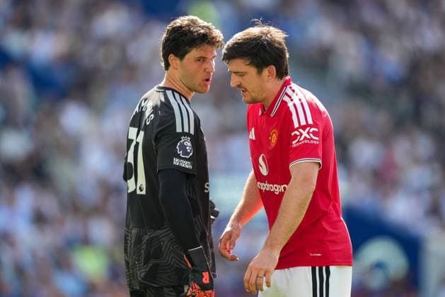 Senne Lammens talks to Harry Maguire of Manchester United, ManU Brighton and Hove Albion v Manchester United, Premier League, Football, American Express Community Stadium, Brighton, UK - 24 May 2026Brighton American Express Community Stadi United Kingdom EDITORIAL USE ONLY No use with unauthorised audio, video, data, fixture lists, club league logos or live services. Online in-match use limited to 120 images, no video emulation. No use in betting, games or single club league player publications.  Copyright: xSeanxRyan Shutterstockx 16889822ae