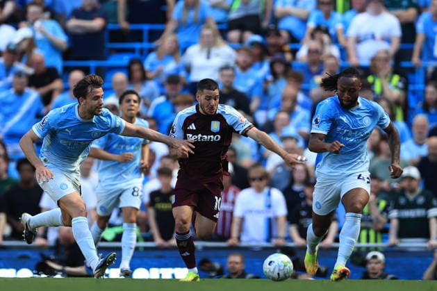 24th May 2026; Etihad Stadium, Manchester, Lancashire, England; Premier League Football, Manchester City versus Aston Villa; Emi Buendia of Aston Villa takes on Nico Gonzales and Antoine Semenyo of Manchester City DavidxBlunsden