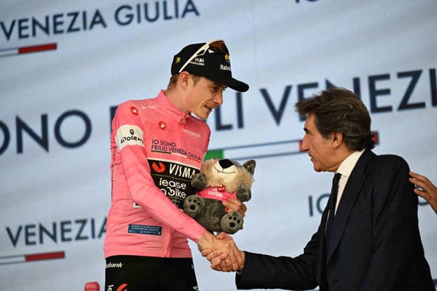 24-05-2026 Giro D italia; Tappa 15 Voghera - Milano; 2026, Visma - Lease A Bike; Vingegaard, Jonas; Cairo, Urbano; Milano;